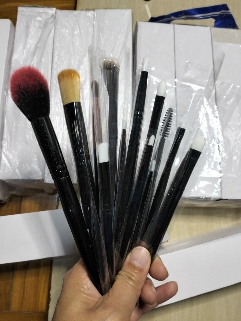 Make up brush set (Category: Makeup) located in Baguio. Submitted by toys_of_yesteryear (Listing ID 1464103831, Image 1). Description: LOCATION: Baguio City PRICE: posted + sf DESCRIPTION: 👉 Make-up brush set. 12pcs / set. CONDITION: 👉 New 👉 Item description is subjective so buyers are encouraged to rely on their judgement based on the pictures posted before buying. Actual photos posted. 👉 SOLD AS IS, what you see is what you get. What may ap