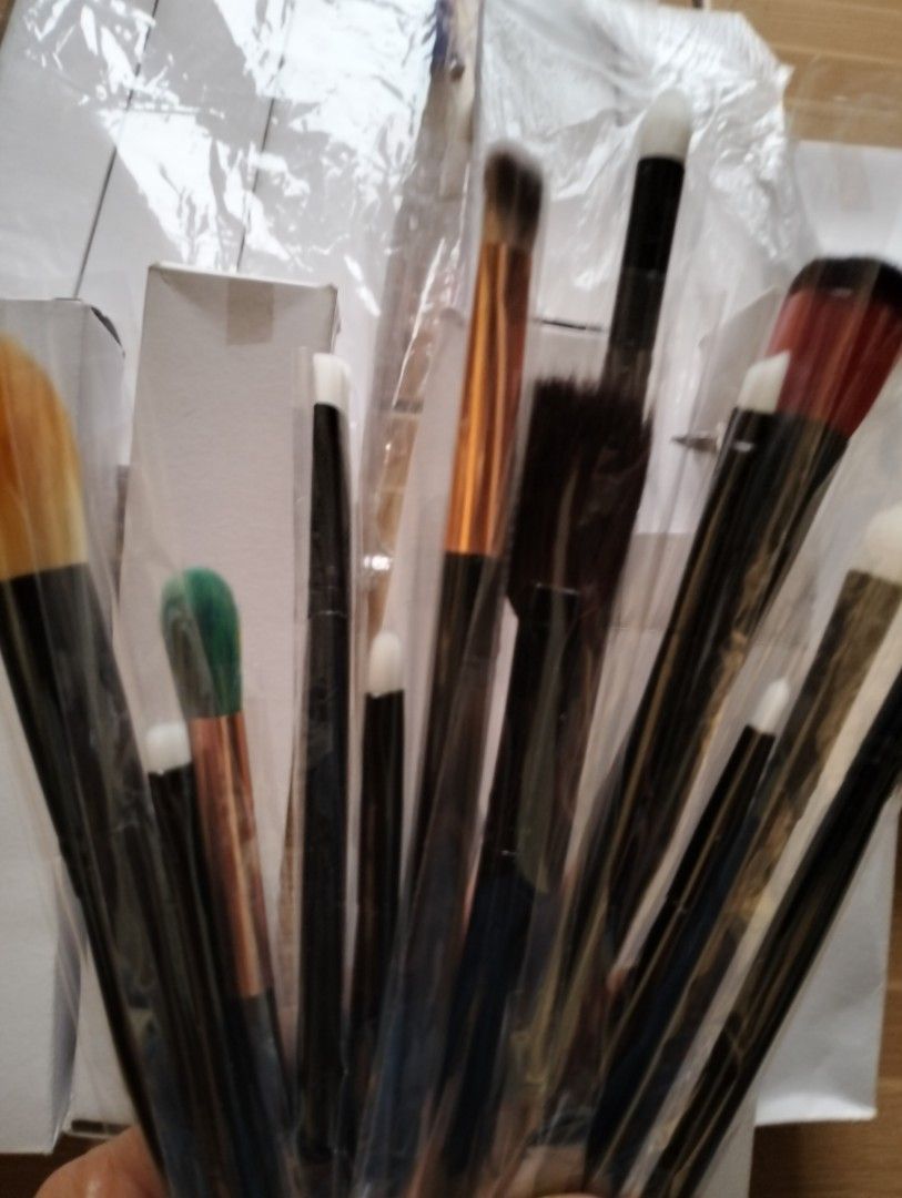 Make up brush set (Category: Makeup) located in Baguio. Submitted by toys_of_yesteryear (Listing ID 1464103831, Image 2). Description: LOCATION: Baguio City PRICE: posted + sf DESCRIPTION: 👉 Make-up brush set. 12pcs / set. CONDITION: 👉 New 👉 Item description is subjective so buyers are encouraged to rely on their judgement based on the pictures posted before buying. Actual photos posted. 👉 SOLD AS IS, what you see is what you get. What may ap
