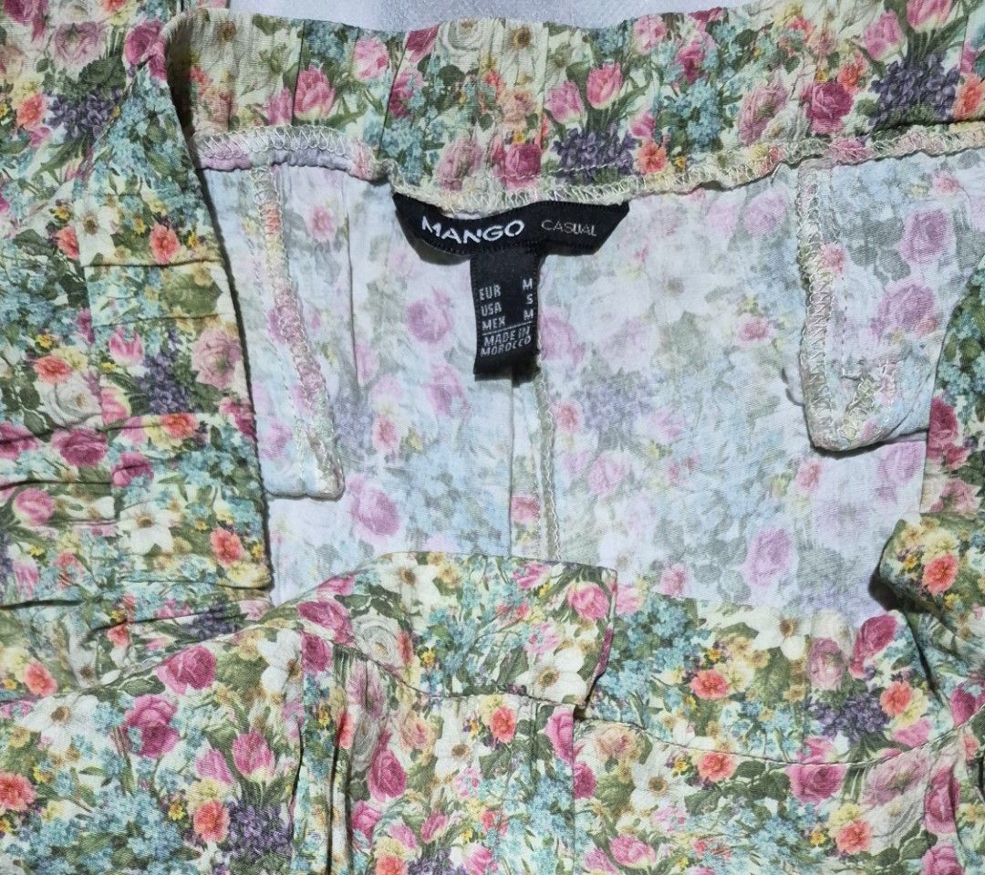 Mango Casual Floral Print Pants Size M (Category: Jeans) located in Marikina City. Submitted by mgfc926 (Listing ID 1463964803, Image 3). Description: - Pretty floral print casual pants - Comfortable elastic waistband - Size: Medium (M) - Origin: Made in Morocco - Perfect for a relaxed day out.