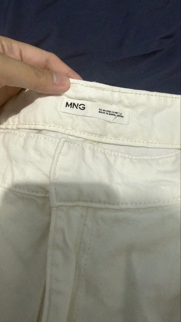 Mango Linen Shorts (Category: Shorts) located in Quezon City. Submitted by dinesaur (Listing ID 1464099726, Image 2). Description: Unused, tags removed Waist laid flat 36.