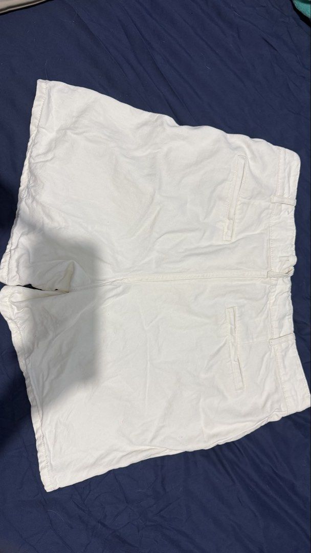 Mango Linen Shorts (Category: Shorts) located in Quezon City. Submitted by dinesaur (Listing ID 1464099726, Image 3). Description: Unused, tags removed Waist laid flat 36.
