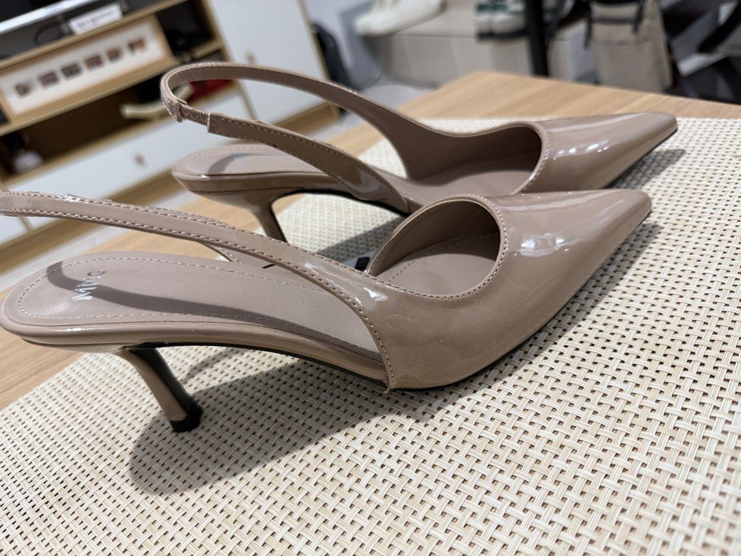 Mango Pointed Heels (Category: Heels) located in Quezon City. Submitted by maaaaayyyy (Listing ID 1463953159, Image 3). Description: Mango Midi Heels Never used / Brand new Size: 38 Style: Midi heels Brand: Mango (MNG Shoes) Never worn. Perfect for casual or formal outfits..