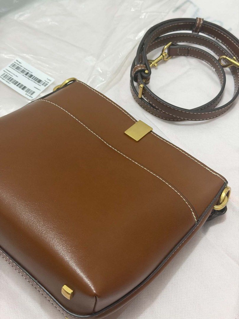 Mango Sling bag — Not used (Category: Cross-body Bags) located in Manila. Submitted by brhm.05 (Listing ID 1464017110, Image 1). Description: Original Mango Sling bag. Slightly negotiable for sure buyer. .