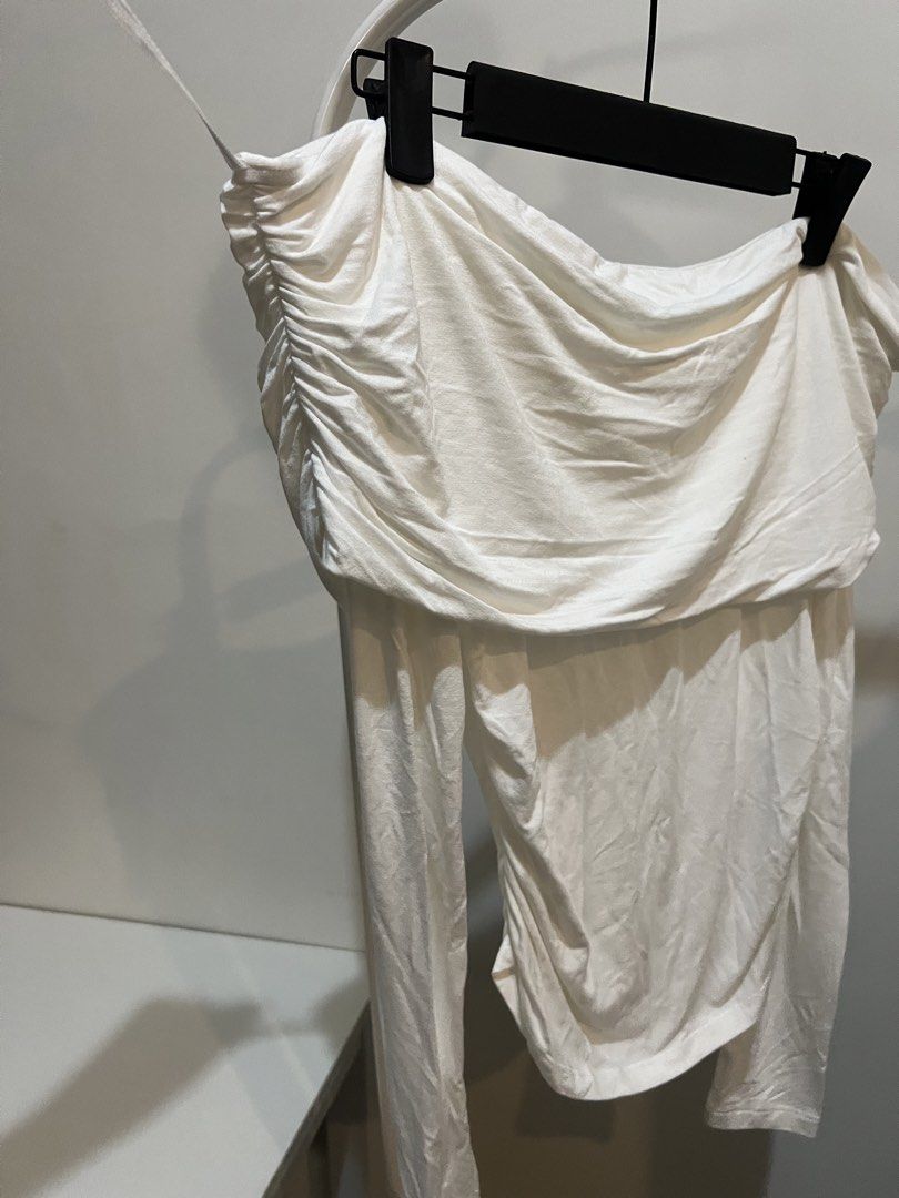 Mango White Off-Shoulder Ruched Long Sleeve Top (Category: Longsleeves) located in Quezon City. Submitted by styleandcomfort (Listing ID 1464042262, Image 2). Description: Never worn Store bought Selling low! Message me for inquiries 😊.