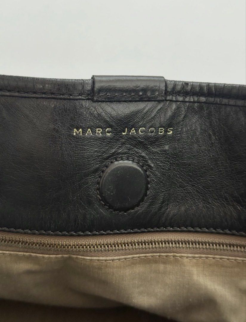 marc jacobs “irina” quilted and studded shoulder bag (Category: Shoulder Bags) located in Muntinlupa City. Submitted by leejaehyunow (Listing ID 1464101124, Image 3). Description: palugi sale. bought this for over ₱6,000. perfect for chic girls with office jobs. uses a magnetic closure. features a chunky zipper puller, studs, and a quilted pattern. loved her. rfs: too many black bags!.