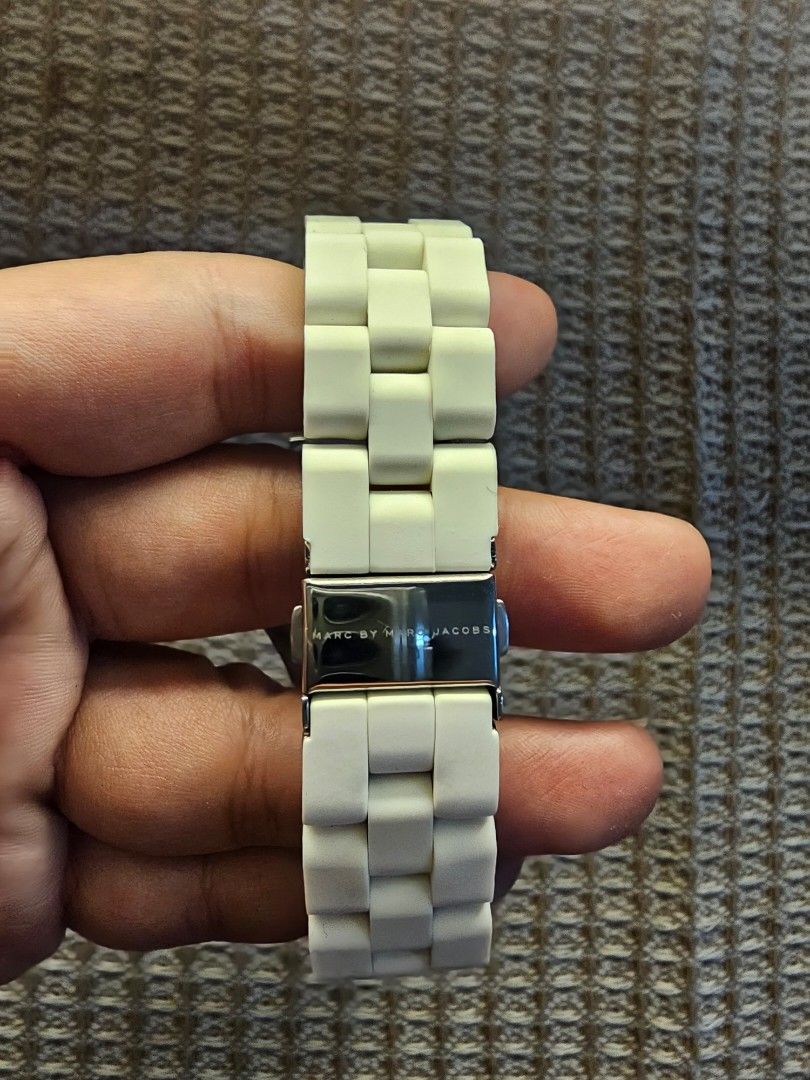 Marc Jacobs Watch (Category: Women's Watches) located in San Pablo. Submitted by anicahclosetonlineshop (Listing ID 1464062714, Image 3). Description: Brand: Marc Jacobs Model: MBM2535 Collection: Pelly Glitz Movement: Quartz as is. what you see is what you get .
