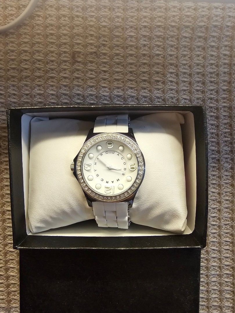 Marc Jacobs Watch (Category: Women's Watches) located in San Pablo. Submitted by anicahclosetonlineshop (Listing ID 1464062714, Image 1). Description: Brand: Marc Jacobs Model: MBM2535 Collection: Pelly Glitz Movement: Quartz as is. what you see is what you get .