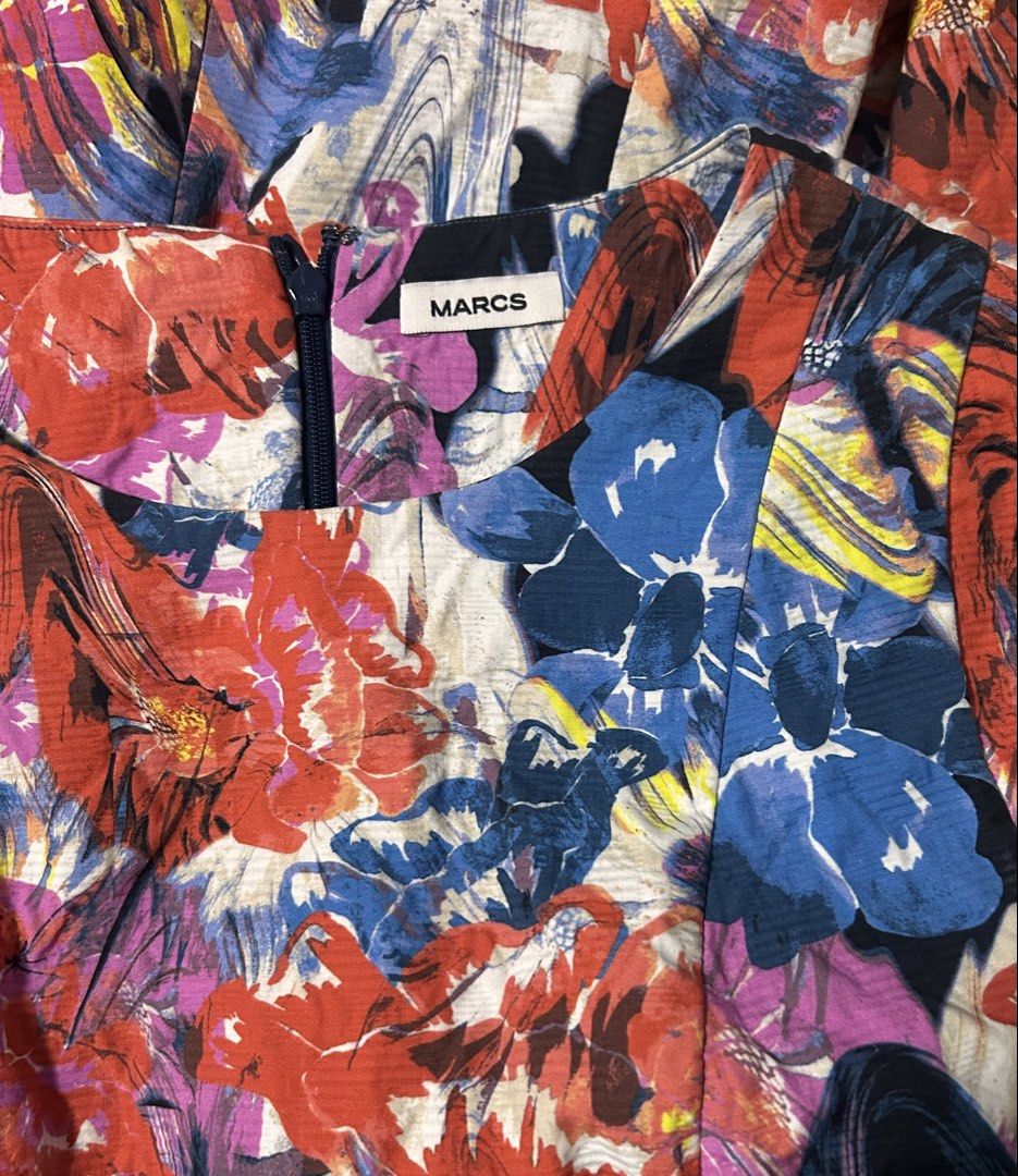 MARCS (Category: Dresses) located in Davao. Submitted by sart0ria85 (Listing ID 1464100123, Image 3). Description: A floral printed dress in orange,blue, white and yellow vibrants! 100% COTTON MADE IN CHINA 🇨🇳 MEDIUM. Size 6 EXCELLENT CONDITION (98/100).