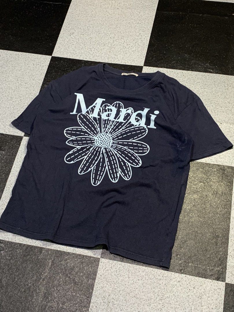 Mardi mercredi (Category: Shirts) located in Angeles City. Submitted by badillajel81176 (Listing ID 1463986794, Image 1). Description: WTS –Mardi mercredii 📏 Size: Tag size “medium “ 📏 Measurements: Width :20.5 Length: 27 💢Issue:minimal discoloration under arm part/minimal crack prints: ps free jobus blue for this shirt ✨ Condition: 10/8 🟦 Color Rate:10/8 📍 Pampanga Angeles City 📦 Shipping available nationwide.
