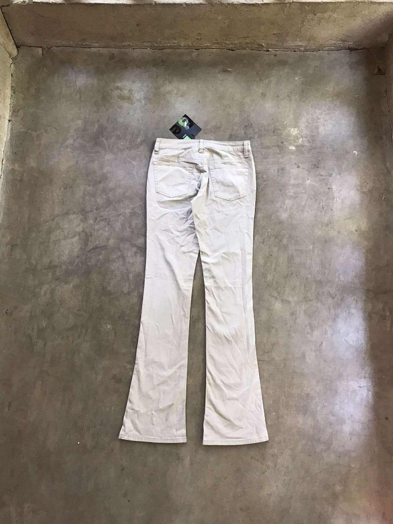 MARITHE + FRANCOIS GIRBAUD 2000's DEADSTOCK LOW RISE FLARE PANTS (Category: Jeans) located in Argao. Submitted by thrift_ni_ar (Listing ID 1463965030, Image 2). Description: MARITHE+ FRANCOIS GIRBAUD 2000's DEADSTOCK LOW RISE FLARE PANTS ‼️ AS NEW - BNEW CONDITION MADE IN JAPAN SIZE SMALL W 26 / L 38 COLORATE 9.8 / 10 ISSUE : ❌❌❌ 1,000 + SF 🛒🛒.