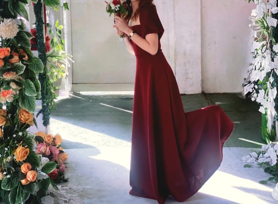 MAROON BRIDESMAID GOWN (Category: Evening dresses & gowns) located in Marilao. Submitted by 90schicc (Listing ID 1464016102, Image 3). Description: XS-Small. Slighlt stretchable. What you see is what you get..