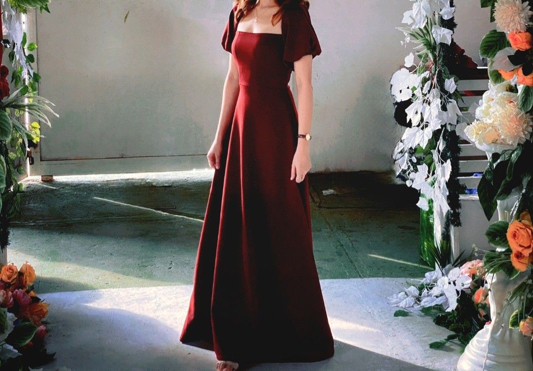 MAROON BRIDESMAID GOWN (Category: Evening dresses & gowns) located in Marilao. Submitted by 90schicc (Listing ID 1464016102, Image 1). Description: XS-Small. Slighlt stretchable. What you see is what you get..