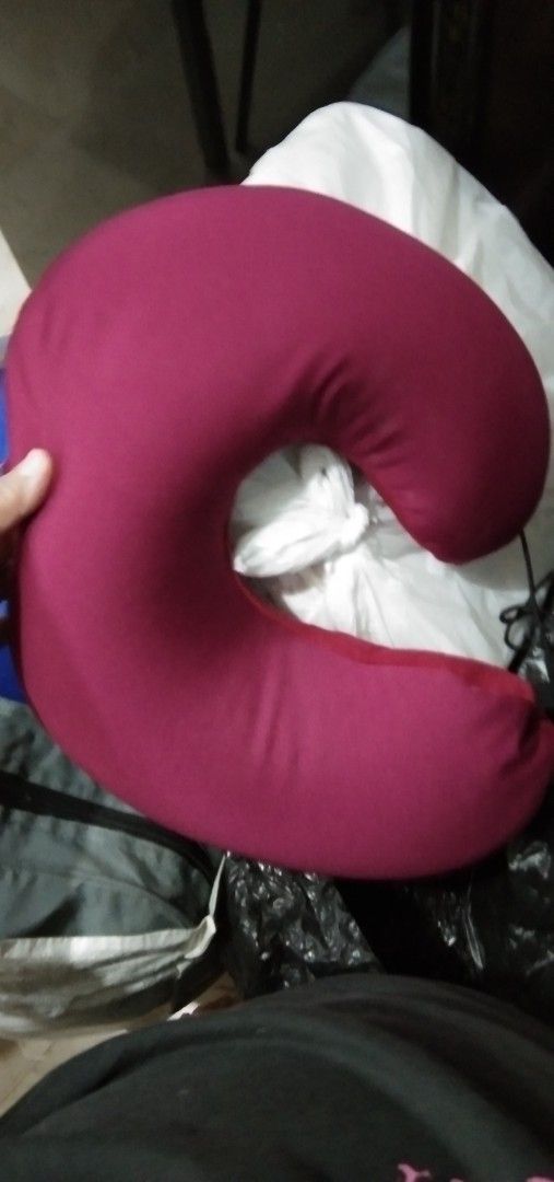 Maroon neck pillow for travel (Category: Home Improvement Tools & Accessories) located in Quezon City. Submitted by eidorableshop (Listing ID 1464030401, Image 3). Description: .