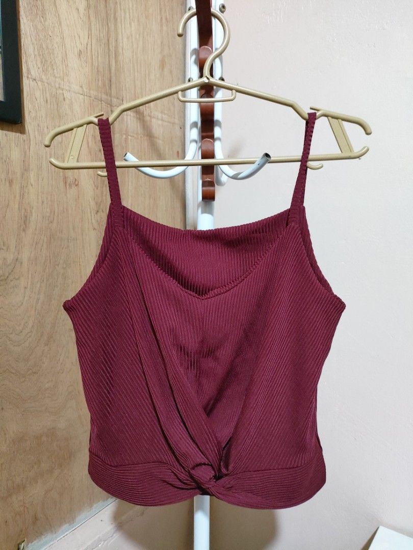 Maroon Ribbed Twist Front Crop Top (Category: Sleeveless) located in Quezon City. Submitted by syayayay (Listing ID 1464064092, Image 1). Description: - Cute maroon crop top - Ribbed material - Twist detail in the front - Spaghetti straps .