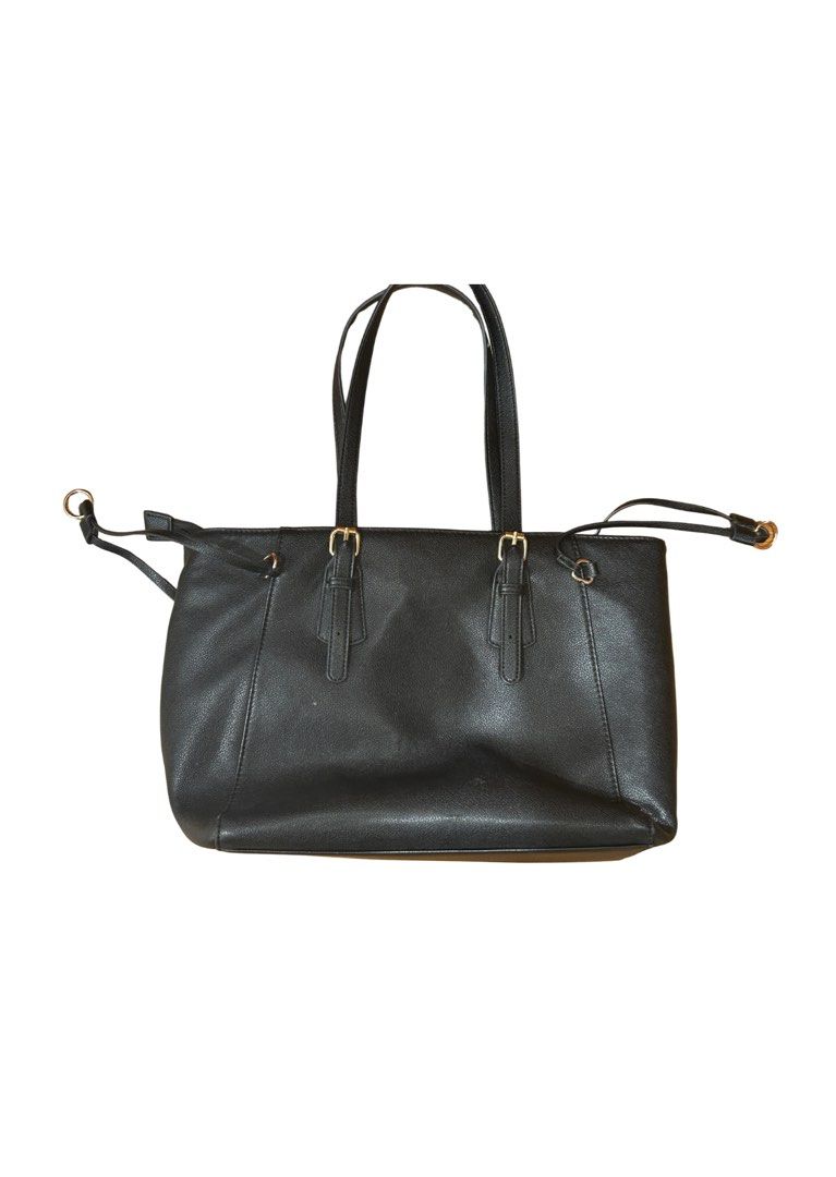 Matthews Black Tote Bag (Category: Tote Bags) located in Imus. Submitted by zenstorm-205c (Listing ID 1464027697, Image 2). Description: Originally bought for P3,500 Has marks but can be cleaned Can fit a 13-inch macbook air.