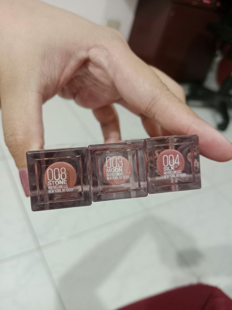Maybelline Lifter Gloss Lip Gloss (Category: Makeup) located in Calamba. Submitted by isabellaprimrose2.0 (Listing ID 1464015254, Image 2). Description: - Set of 3 Maybelline Lifter Gloss shades: 008 Stone, 003 Moon, 004 Silk - Enriched with hyaluronic acid for intense hydration - Delivers a beautiful, glossy shine - Versatile for everyday use or special occasions - Sold as a complete set.