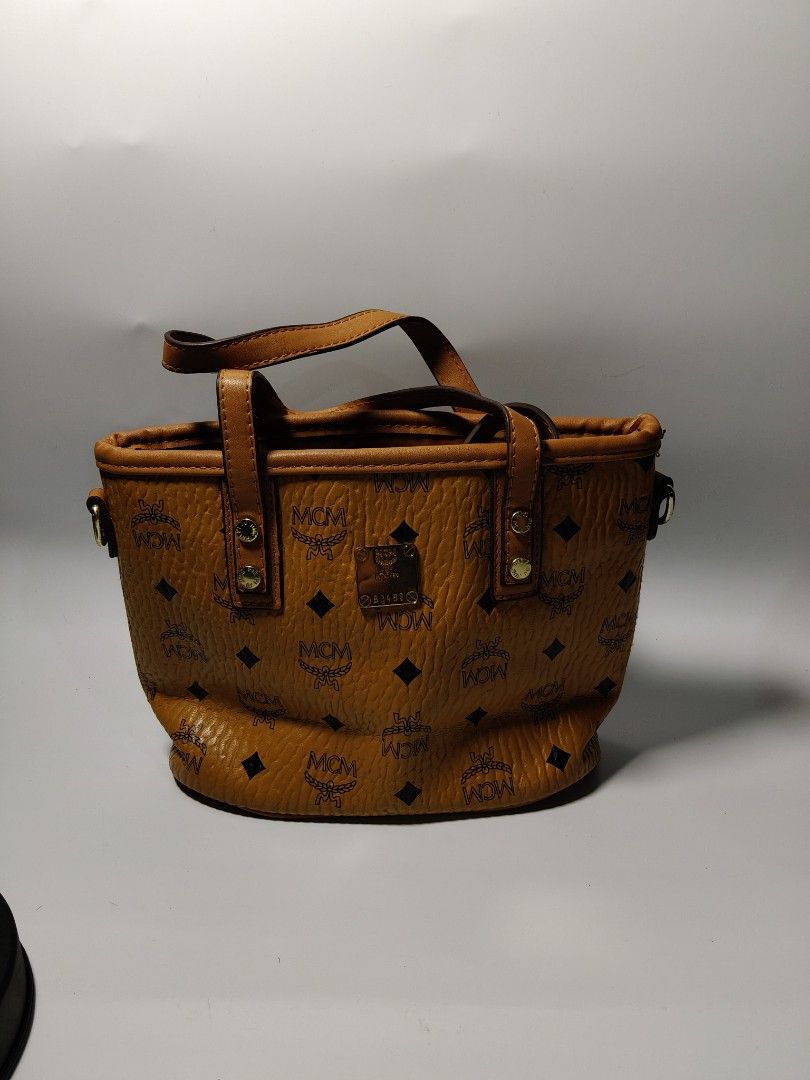 MCM 2 way bag (Category: Luxury Bags & Wallets) located in Valencia. Submitted by coolwolf_27a64f (Listing ID 1463955156, Image 2). Description: NO MAJOR FLAWS GOOD CONDITION DAILY USE ITEM.