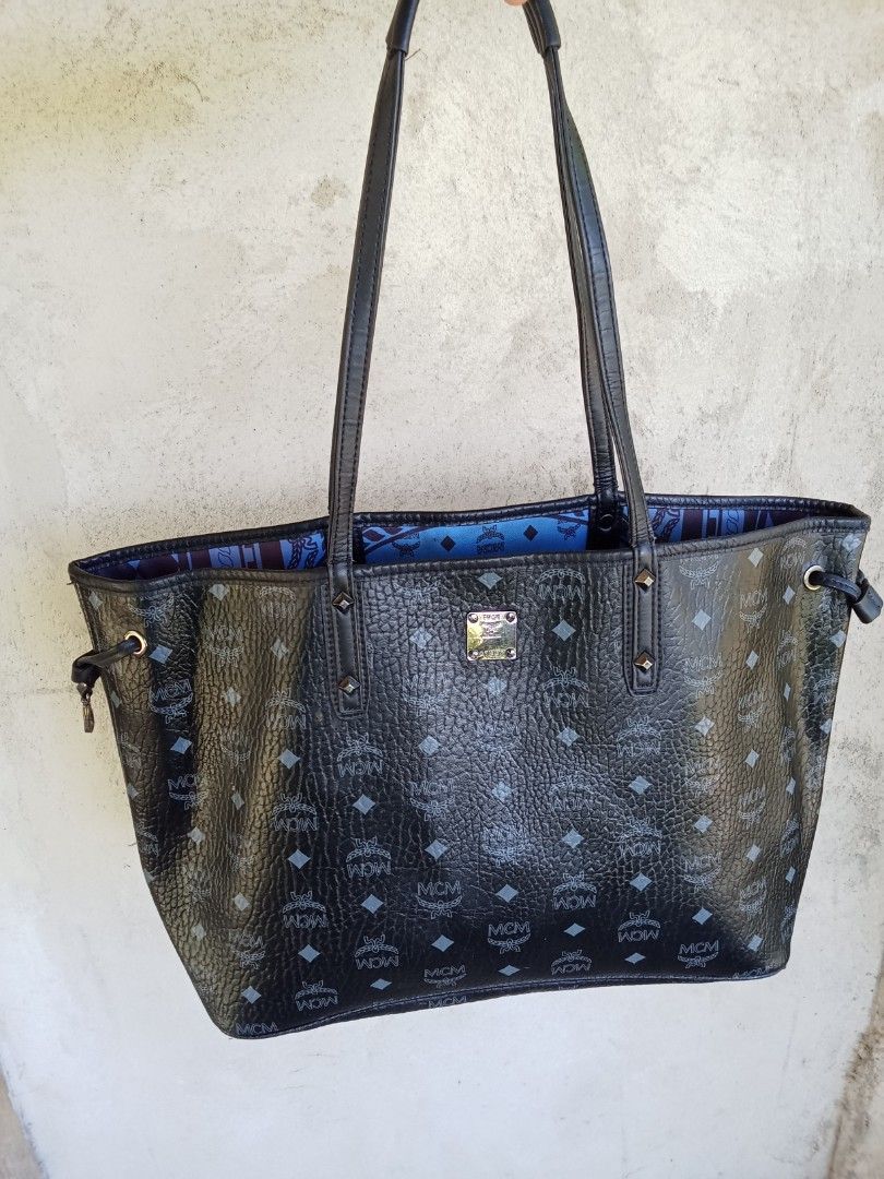 MCM VISETOS LIZ REVERSIBLE SHOPPER BAG (Category: Tote Bags) located in Vinzons. Submitted by gracecollectionsph09 (Listing ID 1464043829, Image 1). Description: GOOD CONDITION MINIMAL SIGN OF USE ONLY TURNABLE SCREW PAYMENT FIRST BICOL LOCATION.