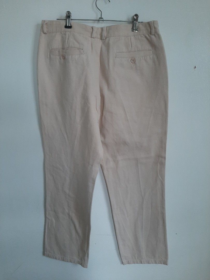 Mens chinos (Category: Chinos) located in Las Pinas. Submitted by cj_e06 (Listing ID 1463946272, Image 2). Description: waist 31 inches lenght 36 inc.