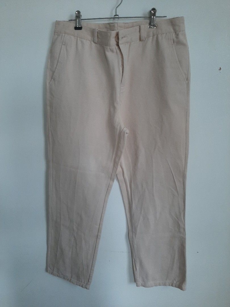 Mens chinos (Category: Chinos) located in Las Pinas. Submitted by cj_e06 (Listing ID 1463946272, Image 1). Description: waist 31 inches lenght 36 inc.