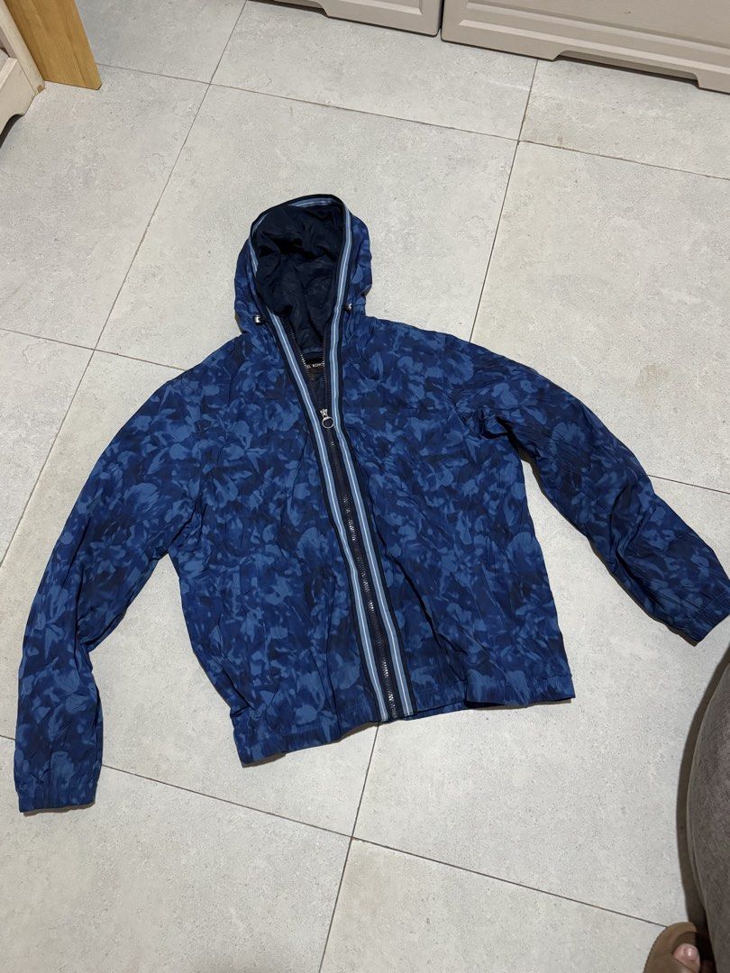 Michael Kors MK blue windbreaker Jacket for Men M-L (Category: Coats, Jackets and Outerwear) located in Tubod. Submitted by carouselaiza (Listing ID 1464022213, Image 3). Description: .