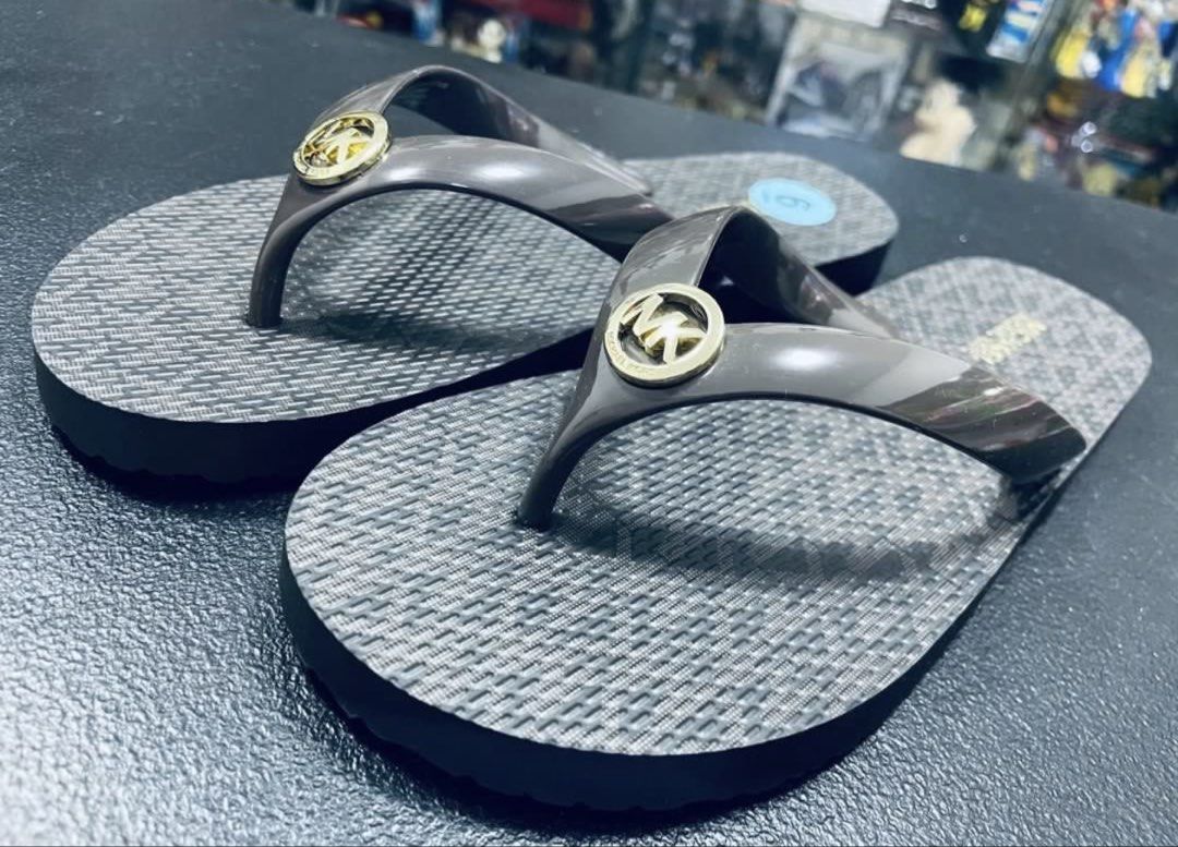 Michael kors slippers (Category: Sneakers & Footwear) located in Makati City. Submitted by tomypom (Listing ID 1464132441, Image 1). Description: Authentic Michael kors Slippers Size 6 women 3,499 pesos only! .