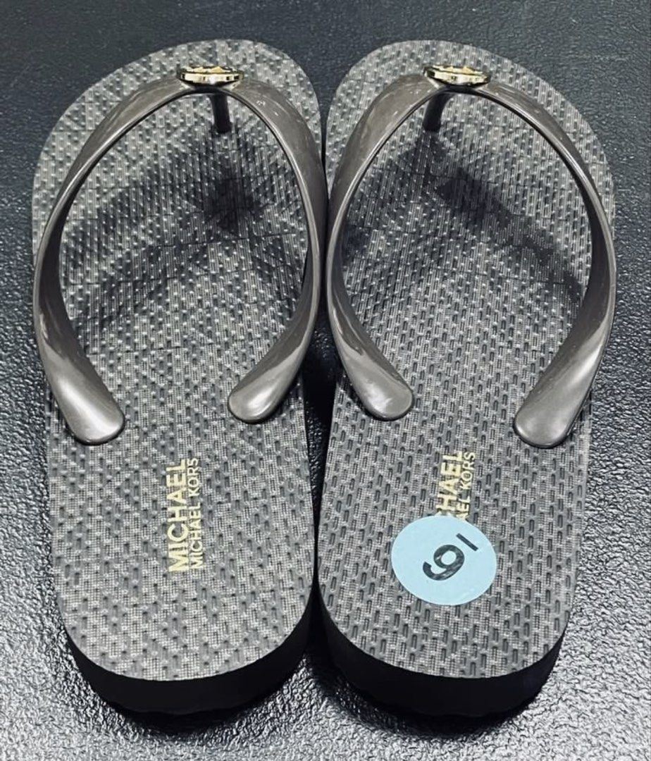 Michael kors slippers (Category: Sneakers & Footwear) located in Makati City. Submitted by tomypom (Listing ID 1464132441, Image 3). Description: Authentic Michael kors Slippers Size 6 women 3,499 pesos only! .
