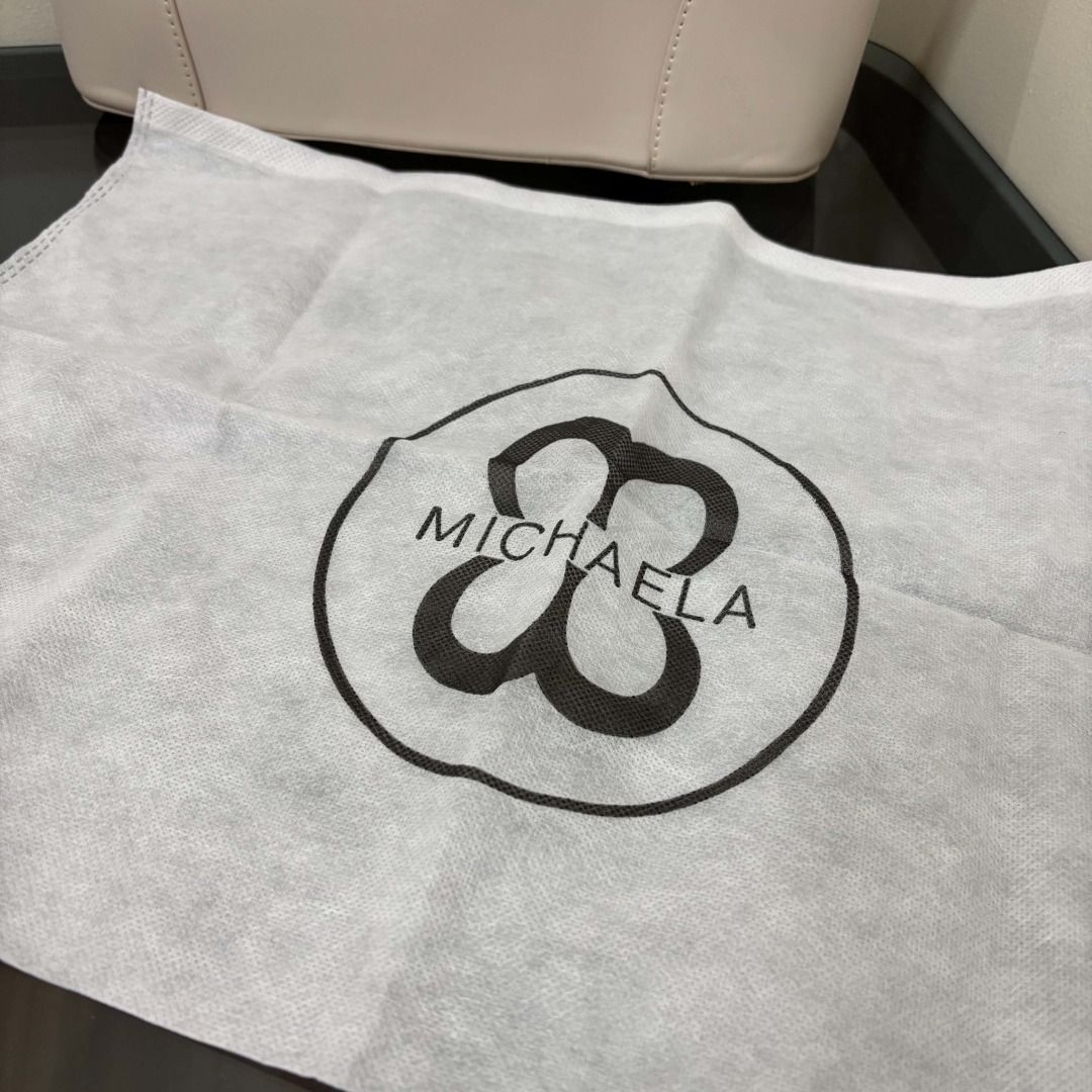 Michaela Bag Brand New with Dust bag (Category: Shoulder Bags) located in Rizal. Submitted by chloeysabelperez-gonzalez (Listing ID 1464031981, Image 2). Description: Please check photos for details! 📥 Message me for more photos/videos. 💸 MOP: GCash, MariBank, GoTyme & BPI 🚚 MOD: Lalamove or Self-Pick-up 📍Manila.