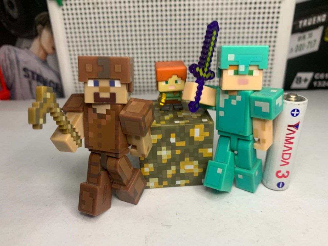 Mincraft figures set (Category: Action & Battle Toys) located in Maria Aurora. Submitted by zorotoyz (Listing ID 1464019990, Image 1). Description: Set 700 articulated yung left and right.