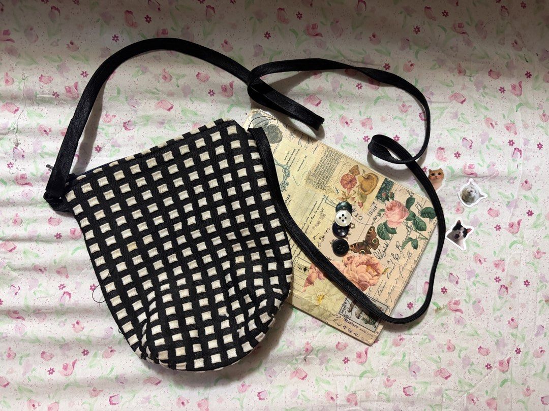 Mini Black & White Crossbody Bag (Category: Luxury Bags & Wallets) located in Muntinlupa City. Submitted by herellas0504 (Listing ID 1464081824, Image 1). Description: Mini Black & White Crossbody Bag Mine: 35 | Lock: 50 —————————— cute mini bag, can put lippies, money, anything small no issue, need wash only length: 5 inch | width: 5 inch.