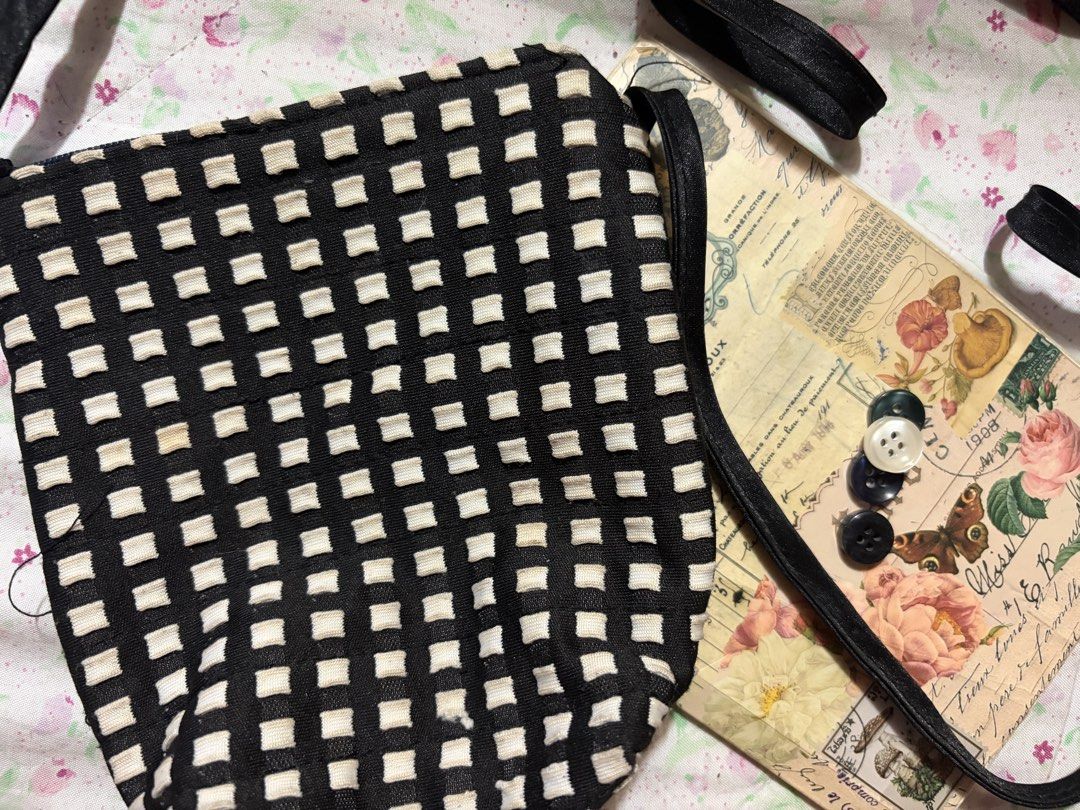 Mini Black & White Crossbody Bag (Category: Luxury Bags & Wallets) located in Muntinlupa City. Submitted by herellas0504 (Listing ID 1464081824, Image 2). Description: Mini Black & White Crossbody Bag Mine: 35 | Lock: 50 —————————— cute mini bag, can put lippies, money, anything small no issue, need wash only length: 5 inch | width: 5 inch.