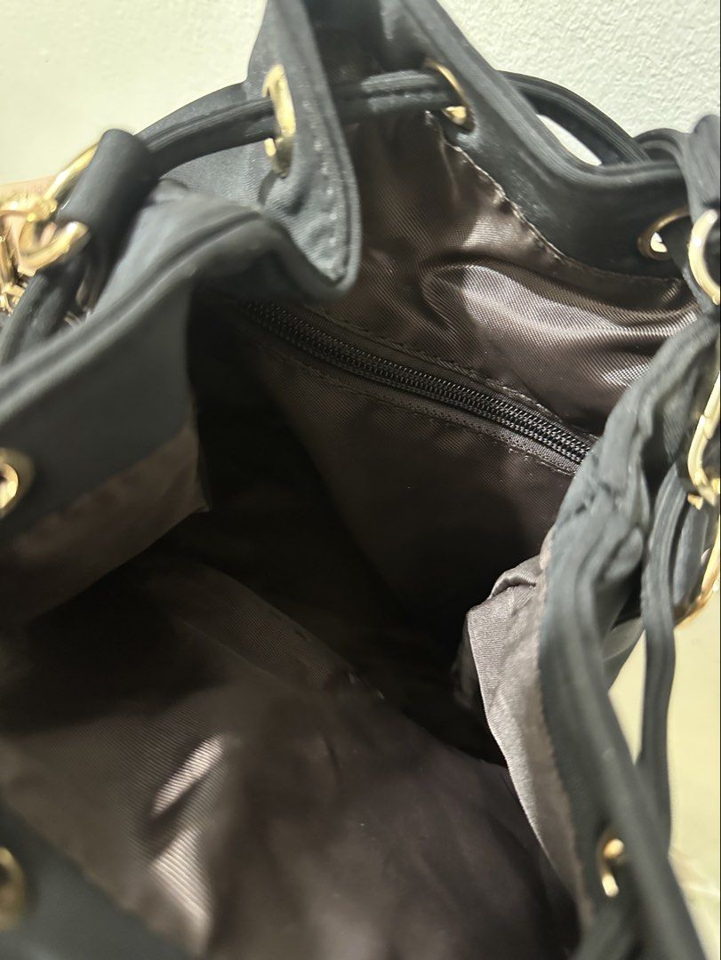 Mini Black Drawstring Bag (Category: Backpacks) located in Paranaque City. Submitted by preloveeed890 (Listing ID 1464050723, Image 2). Description: .
