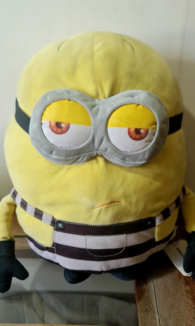 Minion Stuffed Toy from Miniso (Category: Plushies & Soft Toys) located in Antipolo. Submitted by affordableshoppe (Listing ID 1463960411, Image 2). Description: 🧡Brand new. 🧡Bought it from Miniso pang gift sana kaso hindi na naibigay.naitago nalang sa box. Bought it for 500+php. 🧡 size 15x10 inches 🧡May washable stains lang sa back pwedeng pwede patanggal..