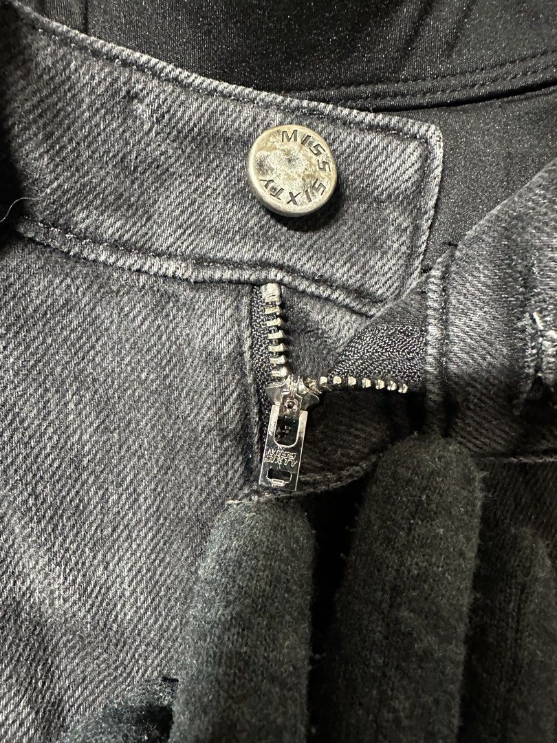✨Miss Sixty Black Flare Jeans Size 27 (Category: Jeans) located in General Santos City (Dadiangas). Submitted by skrilex (Listing ID 1464136304, Image 2). Description: - Miss Sixty flare jeans - Black wash denim - Size 27 - Classic style with a modern flare - Button and zip closure - Comfortable fit for everyday wear - Versatile addition to your wardrobe.