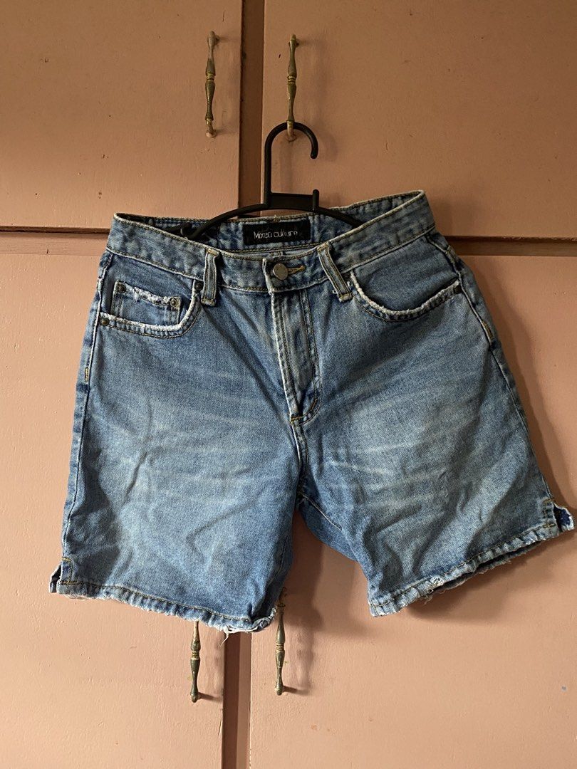 Mixed Culture Denim Shorts (Category: Shorts) located in Murcia. Submitted by soojuliaa (Listing ID 1464061392, Image 1). Description: size 25 .