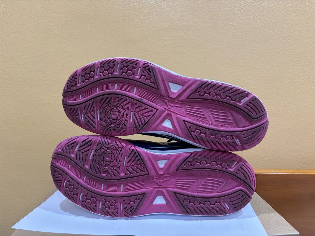 Mizuno Sky Blaster 4 (US 8 - 2E) (Category: Casual Shoes) located in Quezon City. Submitted by alldayhustle (Listing ID 1464117083, Image 2). Description: Used for a 10-session badminton training.