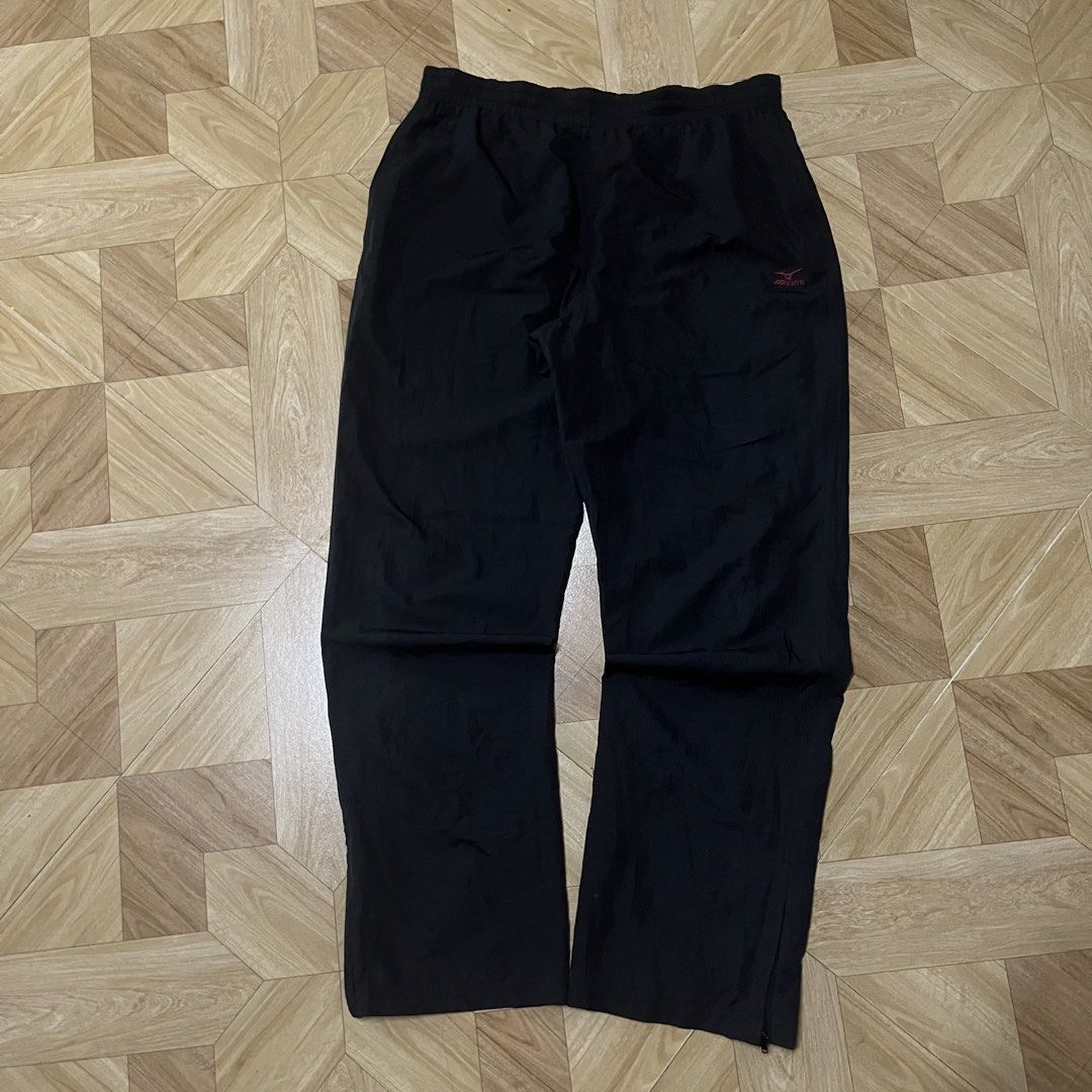 MIZUNO TRACKPANTS (Category: Activewear) located in Cavite. Submitted by sacmaestro444 (Listing ID 1463955515, Image 1). Description: MIZUNO TRACKPANTS🔥 size - MEDIUM Dimes - 30-38x41x9 Condition - GOOD Colorate - 9.5/10 Issue - ❌❌ .