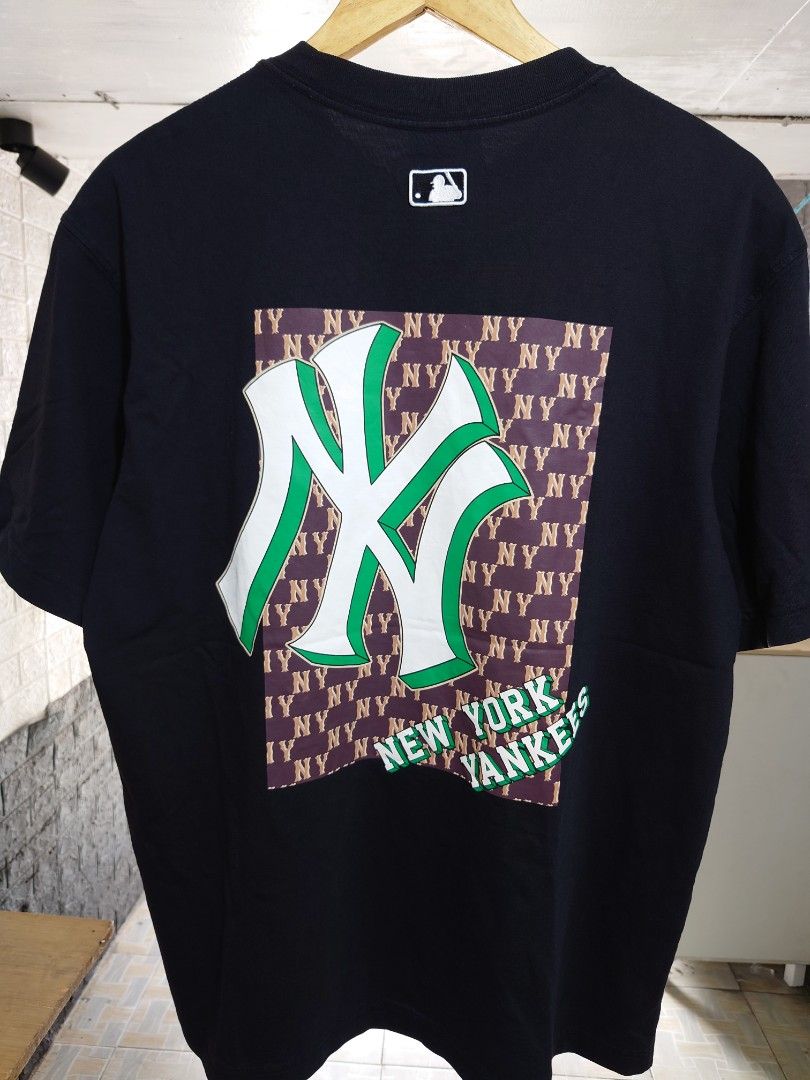 MLB New York Yankees tshirt thrift (Category: Tshirts & Polo Shirts ) located in Paranaque City. Submitted by emzeicool48572 (Listing ID 1464062242, Image 2). Description: Size: Medium to Large (22x28 inch) Material: Heavy Cotton Crew Neck Color: Black color rate: 9.5/10 Condition: 9.5/10 📍Tambo Paranaque 💸Payment: Pay Maya only 📦🚚 Delivery: Lalamove or j&t (order mo book mo) No return policy Buy at your own risk Don't expect too much from th