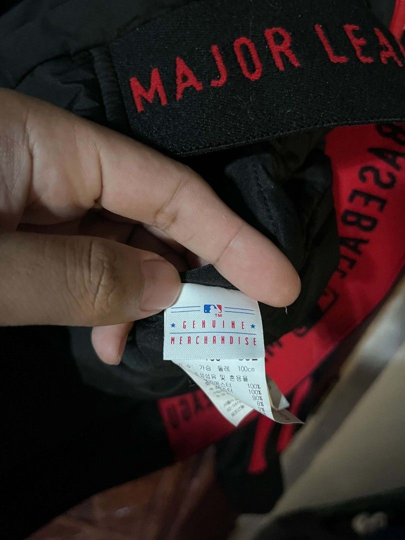 MLB NEW YORK YANKEES BLACK (Category: Coats, Jackets and Outerwear) located in Bulacan. Submitted by 1008.thrift (Listing ID 1464042829, Image 3). Description: MLB YANKEES SIZE MEDIUM GOOD FIT LARGE W25.5 x L28 AS NEW CONDITION.