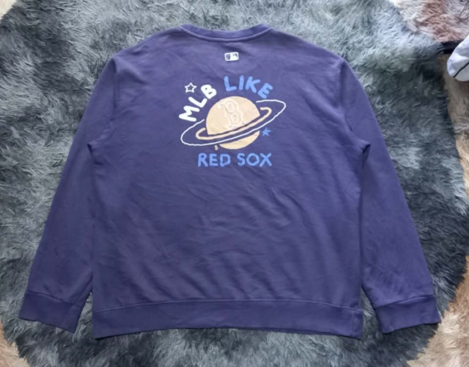 MLB Red Sox Crewneck Sweatshirt (Category: Coats, Jackets and Outerwear) located in Iloilo. Submitted by yoleomf6969 (Listing ID 1463943954, Image 1). Description: - Purple MLB Red Sox crewneck sweatshirt - Features a cool graphic on the back with the Red Sox logo and 'MLB Like' - Perfect for any baseball fan - Long sleeves and comfortable fit - Great for casual wear.