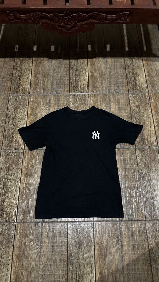MLB TSHIRT (Category: Tshirts & Polo Shirts ) located in Manila. Submitted by urban.vintage (Listing ID 1463960212, Image 3). Description: ISSUE: NONE (NEED WASH) MOP :GCASH (NO COD) SHIP VIA: LALAMOVE & J&T LOCATION: PASIG CITY LENGTH: 27 WIDTH :19.