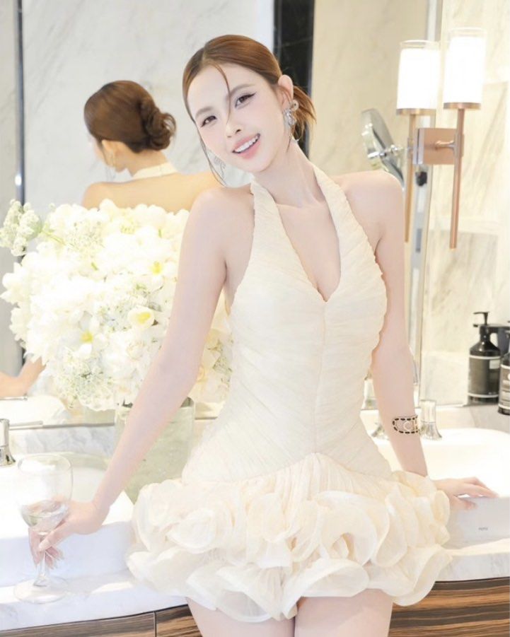 mmuse beige dress small (Category: Dresses) located in Rizal. Submitted by le.pln (Listing ID 1463964421, Image 2). Description: used once only loc: rizal mop: gcash mod: j&t.