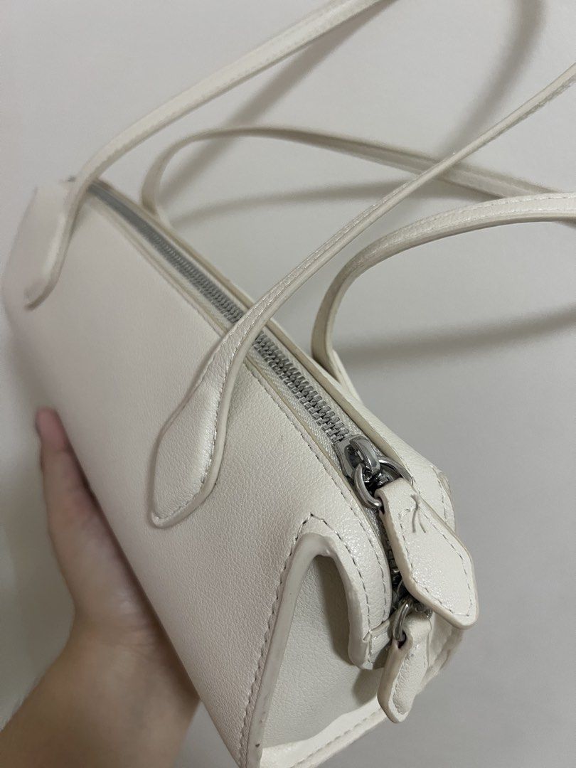 White Shoulder Bag (Category: Shoulder Bags) located in Quezon City. Submitted by rheisells_ (Listing ID 1464037416, Image 2). Description: - Cream colored shoulder bag from MNG - Zipper closure - og price ₱2,495 from mango -has stain inside from essential oil and lipnliner.