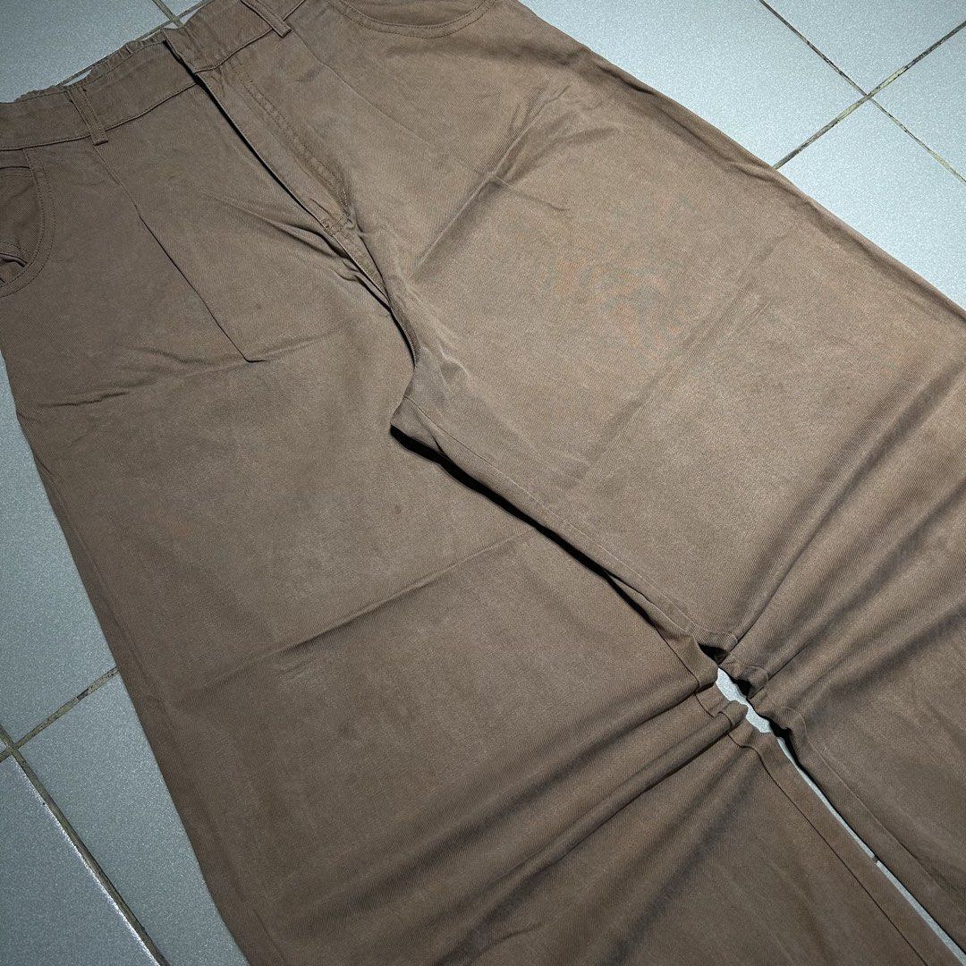 Mocha Baggy Pants (Category: Jeans) located in Angeles City. Submitted by 5am.collective (Listing ID 1463970893, Image 3). Description: Mocha Baggy Pants 🍪 PHP 749 Only🏷️ Waist 28-30 Length 41 Leg Open 10.5 As New Condition💙.
