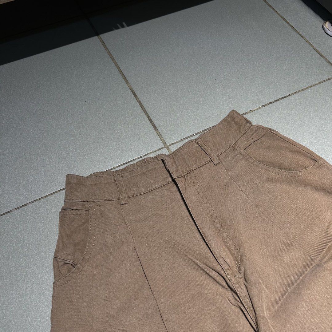 Mocha Baggy Pants (Category: Jeans) located in Angeles City. Submitted by 5am.collective (Listing ID 1463970893, Image 2). Description: Mocha Baggy Pants 🍪 PHP 749 Only🏷️ Waist 28-30 Length 41 Leg Open 10.5 As New Condition💙.