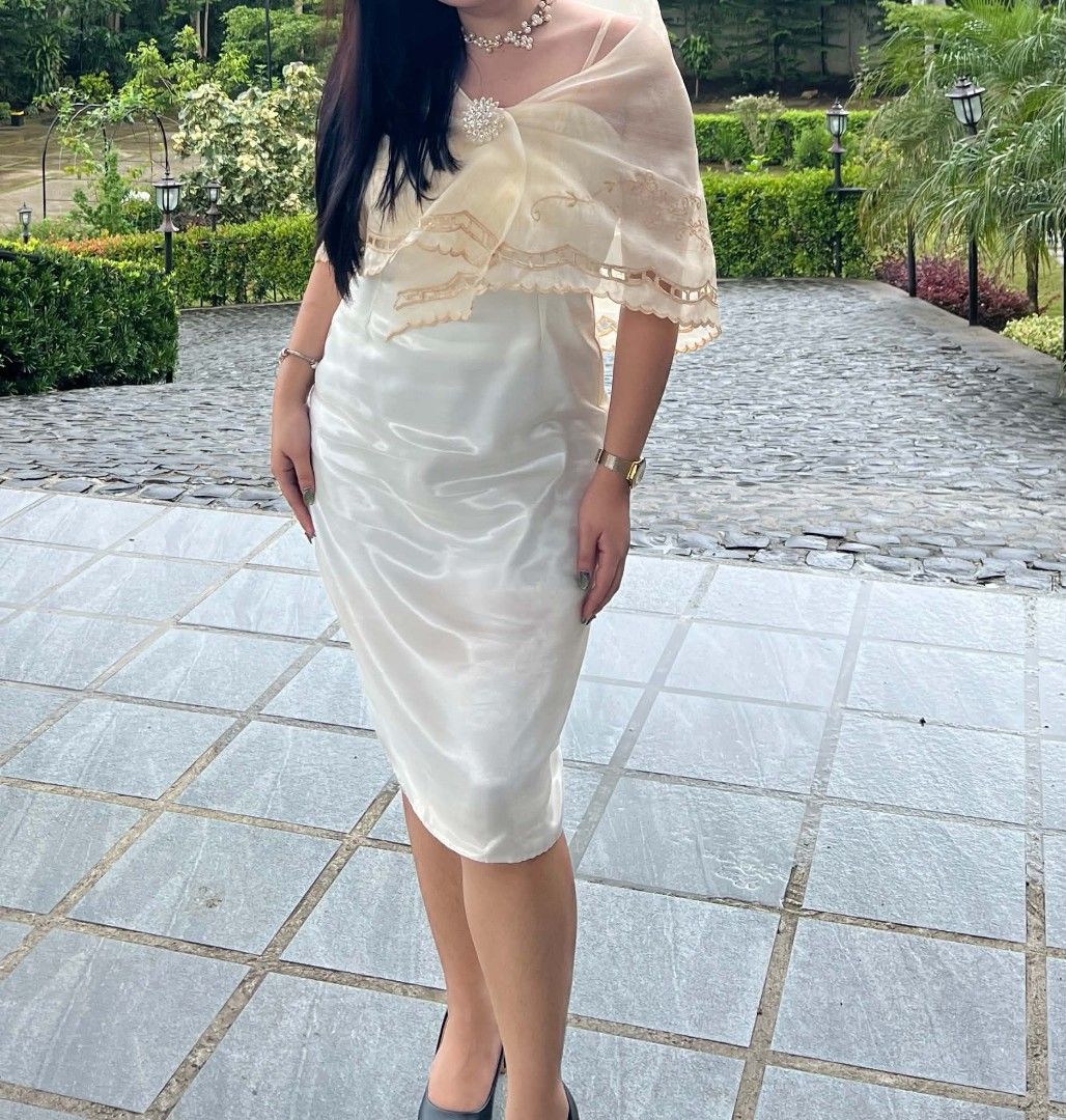 MODERN FILIPIÑANA (Category: Dresses) located in Cavite. Submitted by sheysh (Listing ID 1464112057, Image 1). Description: - Modern Filipiñana - Dress + Alampay + Brooche - Used once - Good as New.