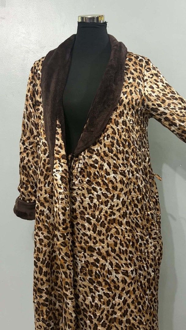 Morgan Taylor Intimates Leopard Print Plush Robe (Category: Undergarments & Loungewear) located in Bulacan. Submitted by gratsy (Listing ID 1464034938, Image 2). Description: - Cozy leopard print robe - Brand: Morgan Taylor Intimates - Material: Super soft plush with faux fur trim - Closure: missing tie - Size: M - Perfect for lounging at home.