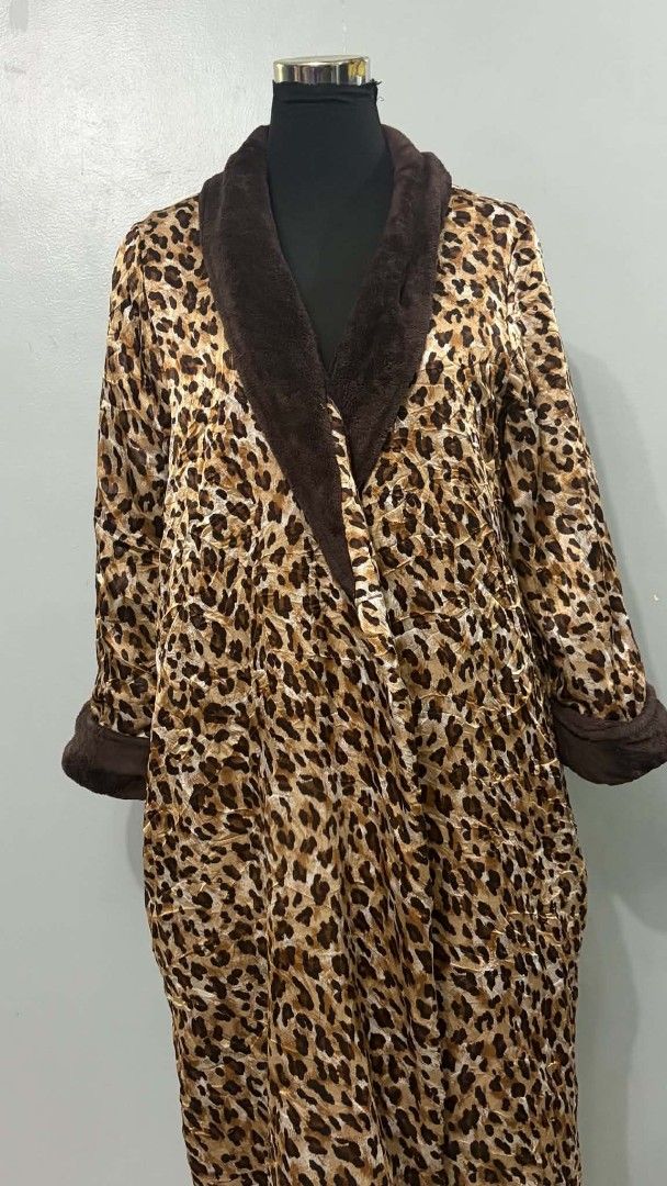 Morgan Taylor Intimates Leopard Print Plush Robe (Category: Undergarments & Loungewear) located in Bulacan. Submitted by gratsy (Listing ID 1464034938, Image 1). Description: - Cozy leopard print robe - Brand: Morgan Taylor Intimates - Material: Super soft plush with faux fur trim - Closure: missing tie - Size: M - Perfect for lounging at home.
