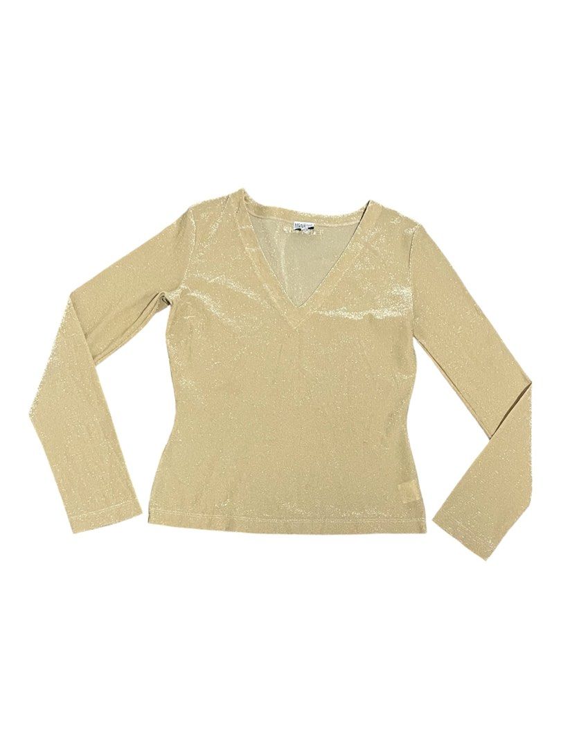 Moschino vintage top (Category: Blouses) located in Davao. Submitted by mj_designervintagecurator (Listing ID 1464050812, Image 1). Description: 📌with some 3 pinholes see photo on shoulder part 📌best fit small to semi med 📌shoulder 14- bust 36- armpit 14- length 21 inches strechy .