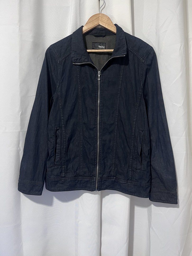 Mossimo Dark Wash Denim Jacket Size M (Category: Coats, Jackets and Outerwear) located in Baguio. Submitted by miisthyshop.ph (Listing ID 1463966775, Image 1). Description: Mossimo dark wash denim jacket - Full zip front with collar - Two front pockets - Simple and classic style - Perfect for layering - Size: Medium (M) Back length 26 inch Chest 19.5 Sleeves 24.5 inch.